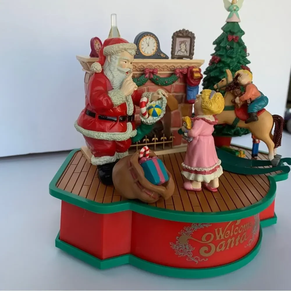 1993 Lustre Fame Animated Welcome Santa Music Box